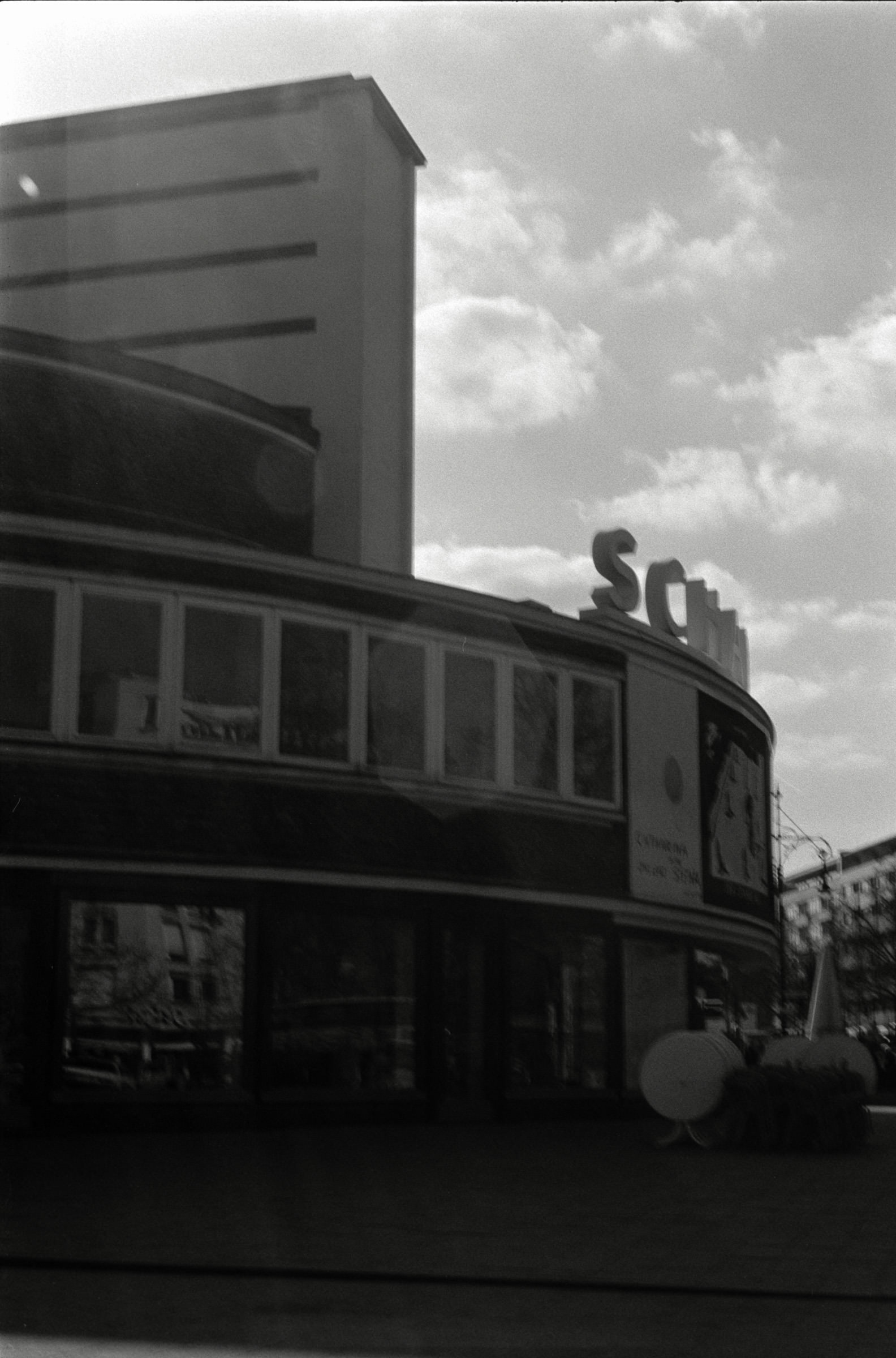 AHP F1993 03 006 sc240902 img04 NLP